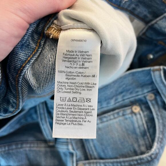 Madewell Relaxed Denim Shorts in Rosemount Wash: Destroyed Hem Edition Size 30 - Picture 6 of 10